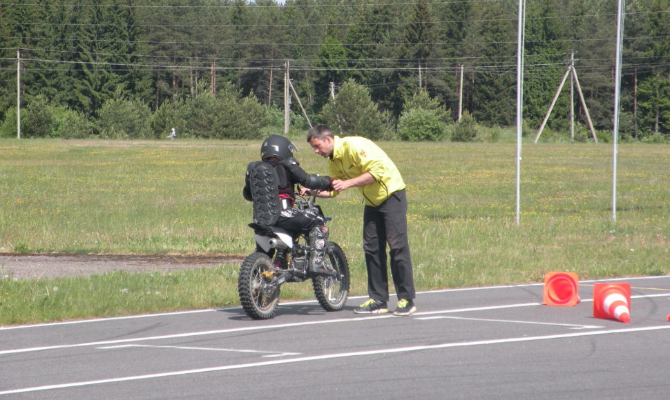 Jaunųjų motociklininkų mokymai Aukštadvaryje