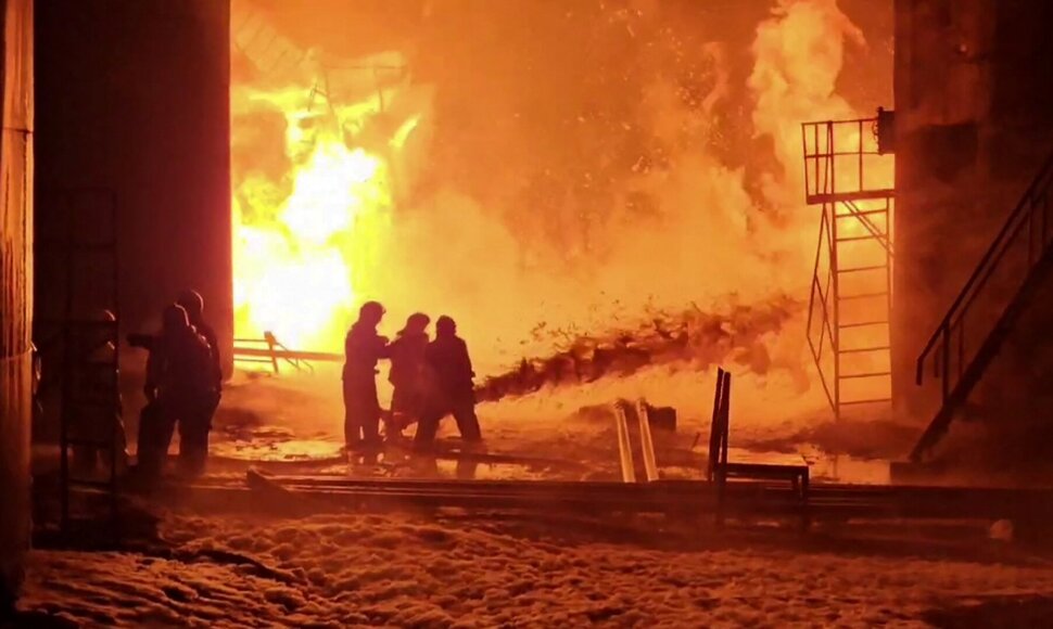Gaisras Rusijos naftos saugykloje / HANDOUT / AFP
