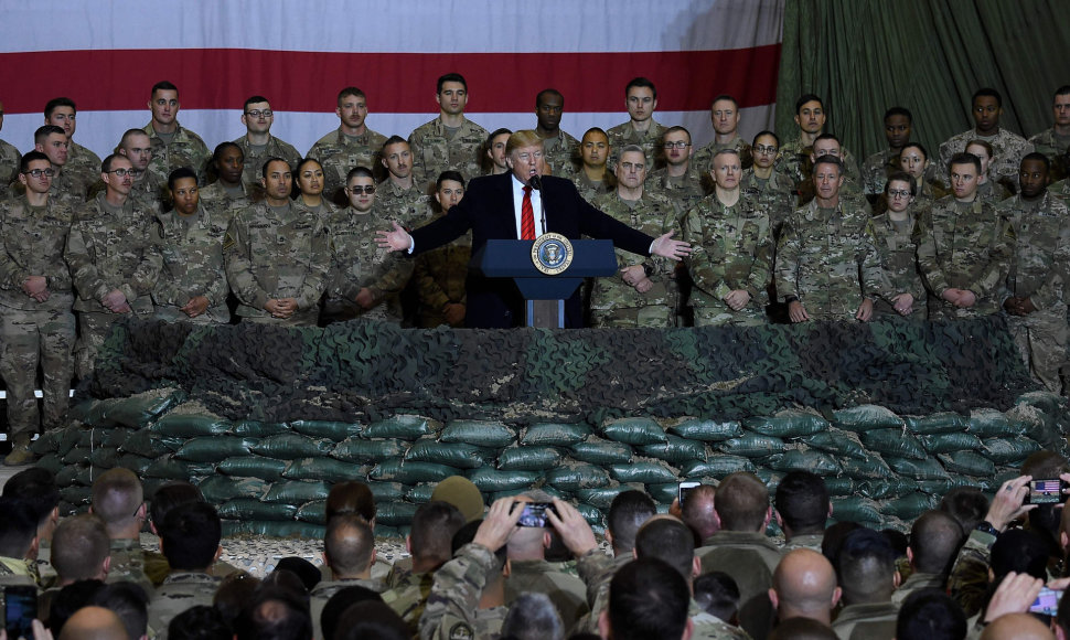 Donaldas Trumpas lanko JAV karius Afganistane