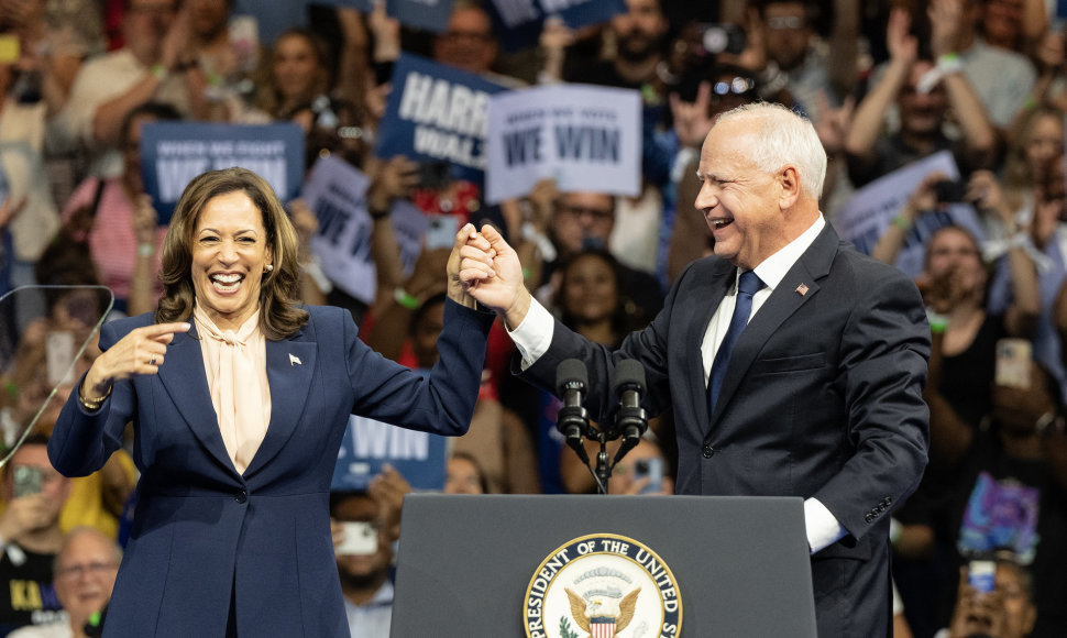 JAV viceprezidentė Kamala Harris ir Minesotos gubernatorius Timas Walzas