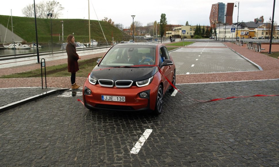 Klaipėdoje oficialiai atverta automobilių statymo aikštelė prie piliavietės