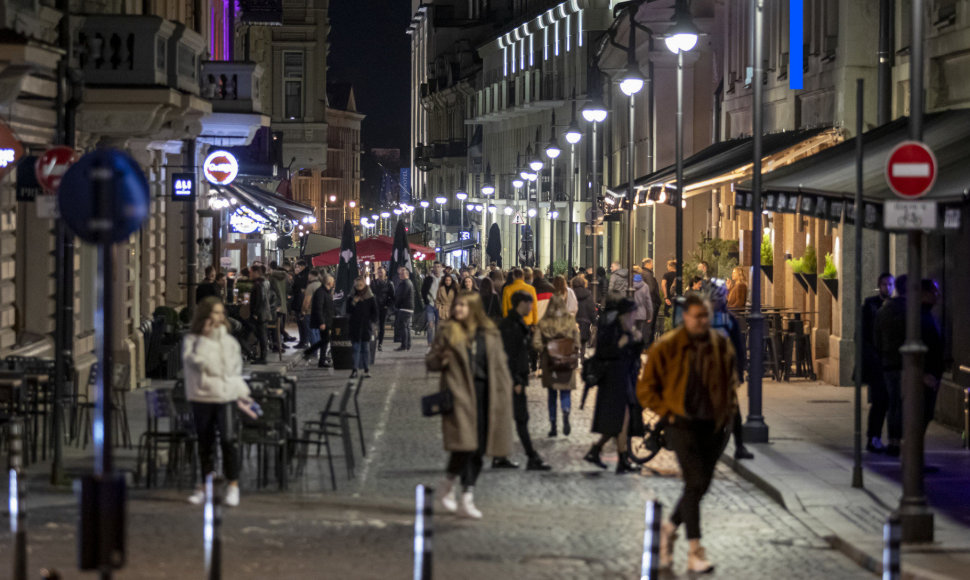 Paskutinis penktadienis prieš barų veiklos apribojimus