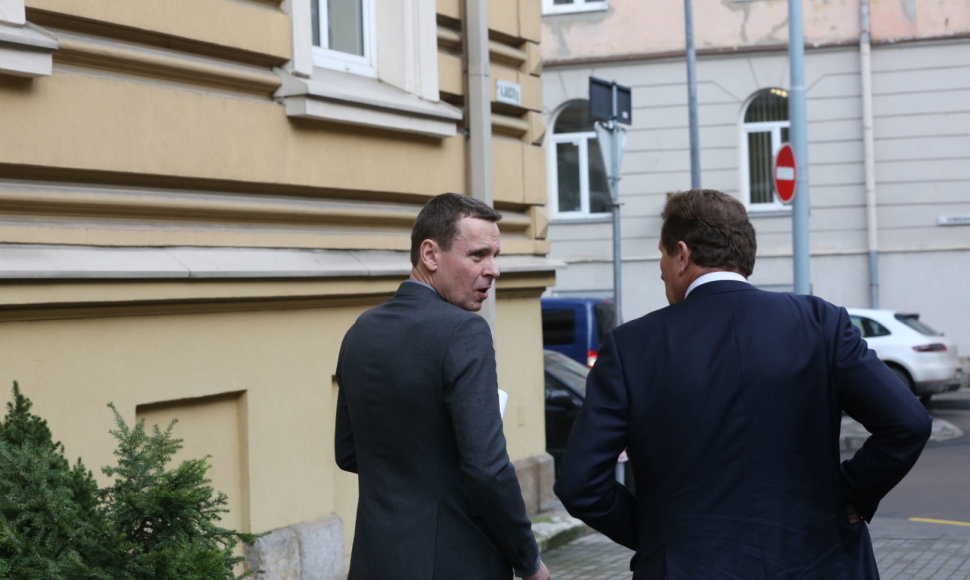 Raimondas Kurlianskis palieka STT su savo advokatu
