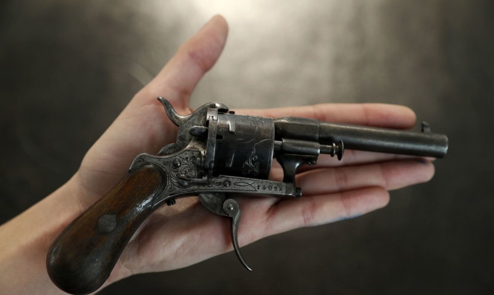 Prancūzų poeto Rimbaud gyvybės vos nenusinešęs revolveris parduotas už daugiau kaip 400 tūkst. eurų