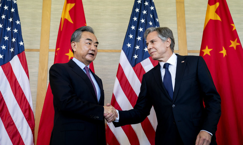 JAV valstybės sekretorius Antony Blinkenas ir Kinijos vyriausiasis diplomatas Wang Yi
