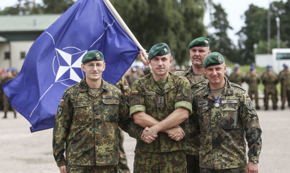 Rukloje vyko NATO priešakinių pajėgų bataliono kovinės grupės rotacijų ir vadovybės pasikeitimo ceremonija