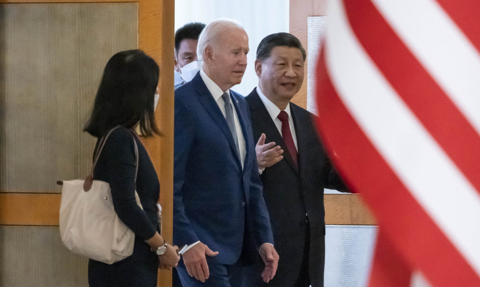 JAV prezidentas Joe Bidenas ir Kinijos prezidentas Xi Jinpingas G-20 susitikime Balyje
