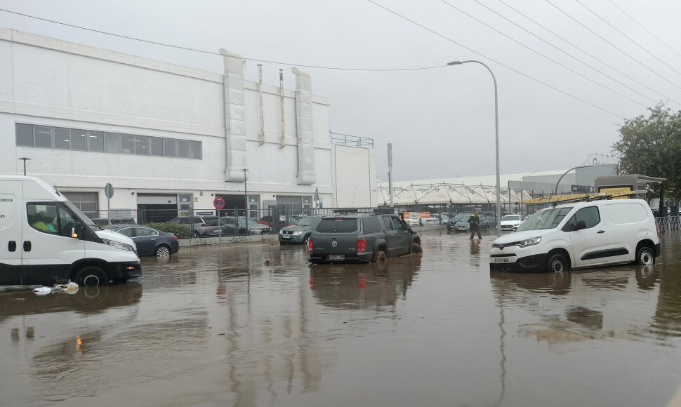 Sevilijoje gatvės virto upėmis