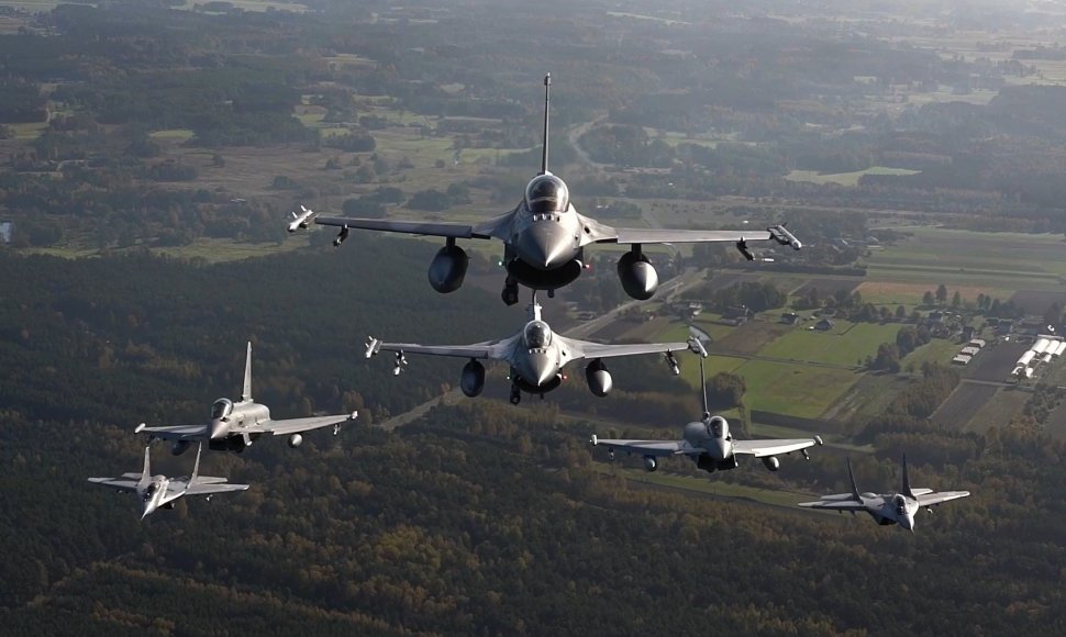 NATO naikintuvai patruliuoja Lenkijos oro erdvę