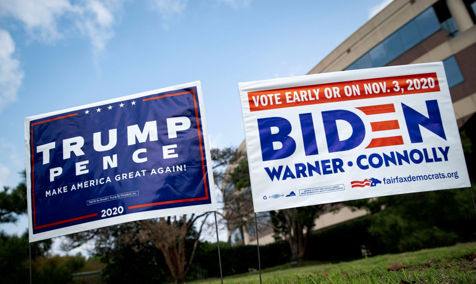 Donaldo Trumpo ir Joe Bideno plakatai