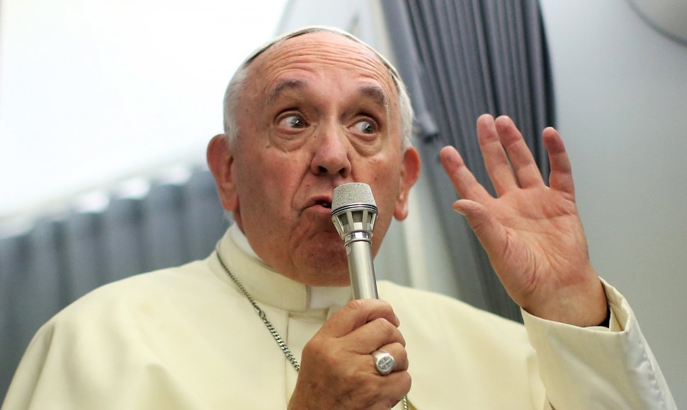Popiežius Pranciškus kalba žurnalistams grįžtant iš apaštališkos kelionės  