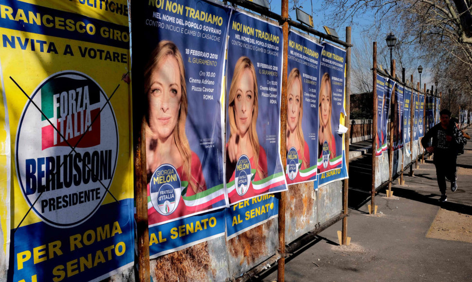 Rinkiminiai plakatai prieš kovo 4 dienos balsavimą Italijoje
