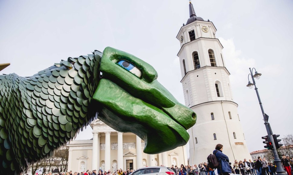 FiDi Eisena su fizikų simboliu Dinu Zauru