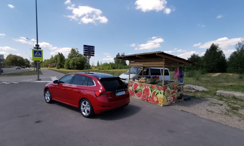 „Škoda Scala“: eksperimentas su arbūzais „Ir į darbą, ir į sodą“
