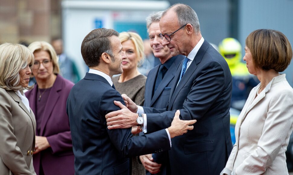 Emmanuelis Macronas ir Friedrichas Merzas / Laszlo Pinter / dpa/picture-alliance