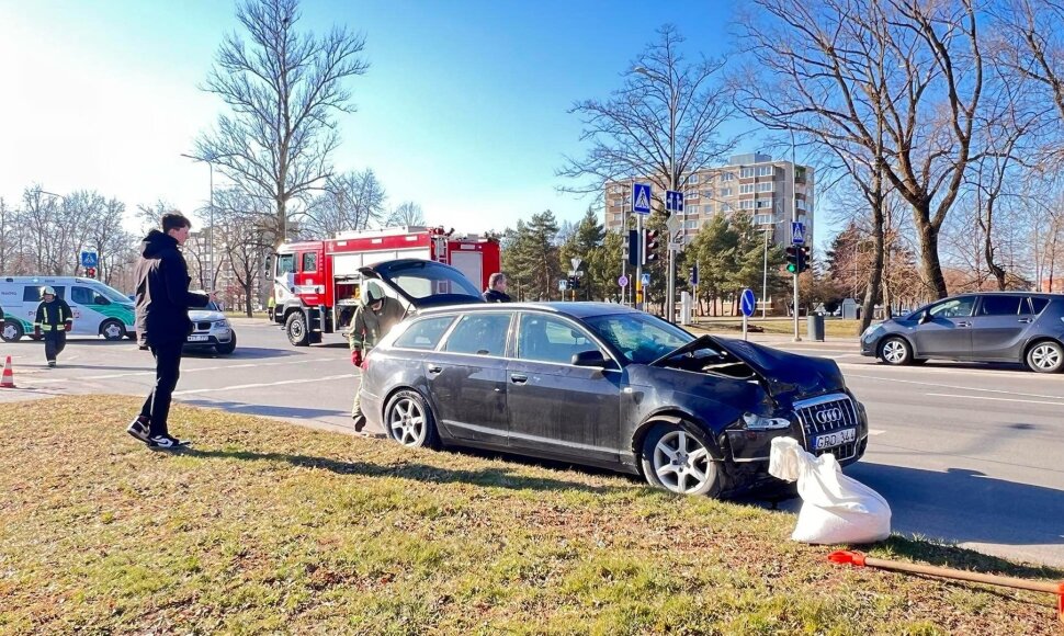 Kėdainiuose susidūrė BMW ir &bdquo;Audi&ldquo;