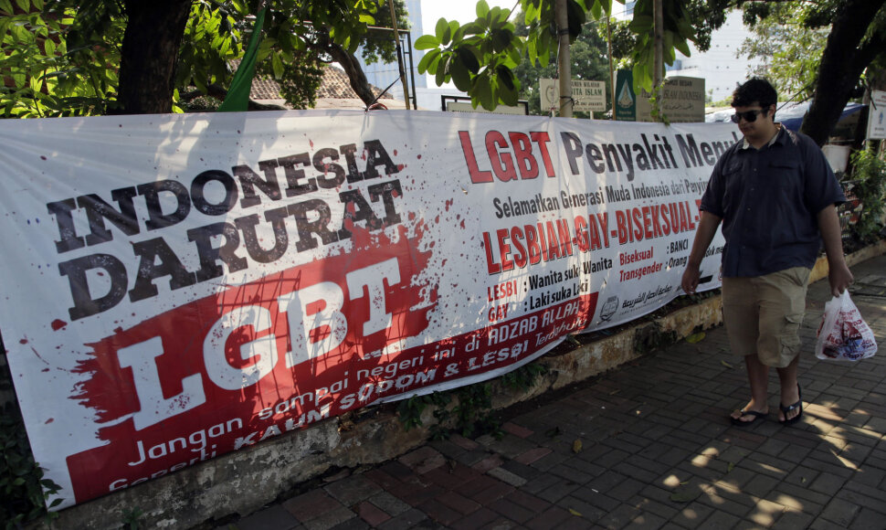 Prie&scaron; LGBT bendruomenę nukreiptas plakatas Indonezijoje