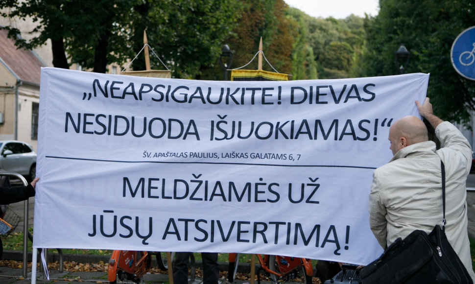 Maldininkų protestas prieš eitynes