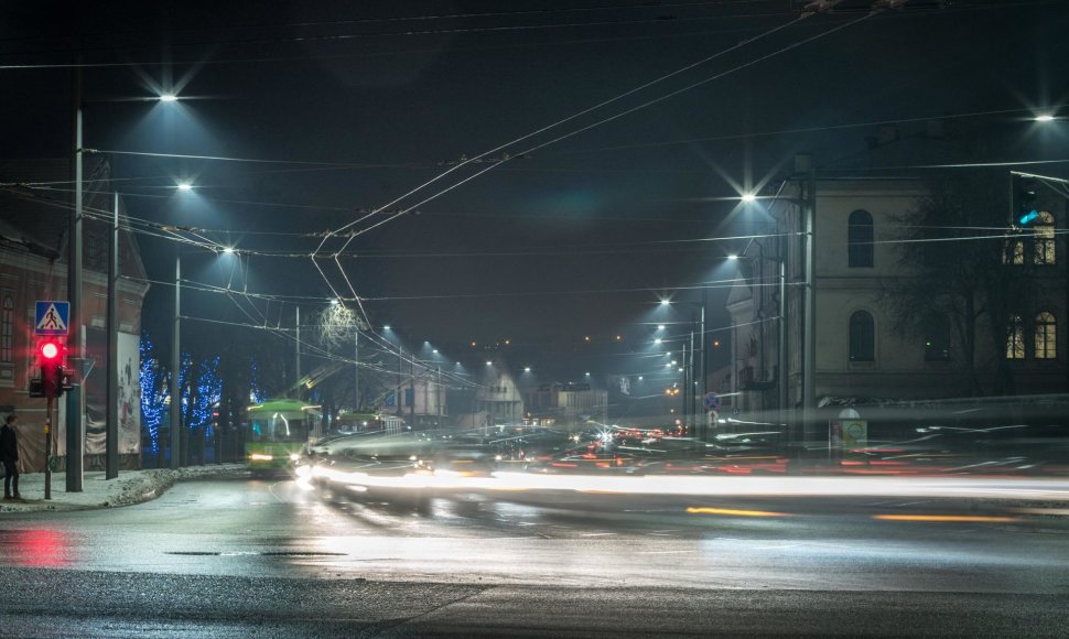 Nauji LED šviestuvai Kauno Birštono gatvėje