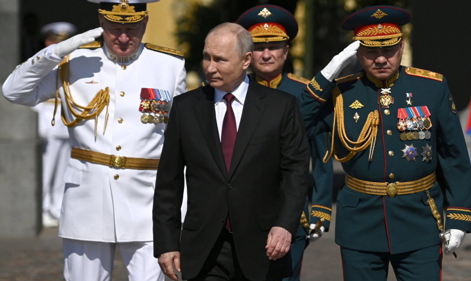 Vladimiras Putinas laivų parade Sankt Peterburge