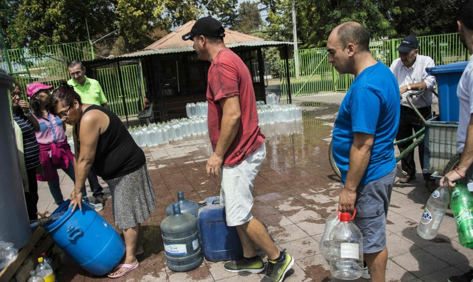 Čilėje daugybė žmonių liko be vandens