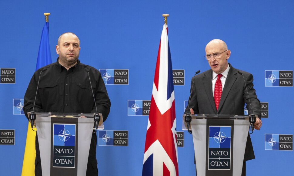 Johnas Healey ir Rustemas Umerovas / Geert Vanden Wijngaert / AP