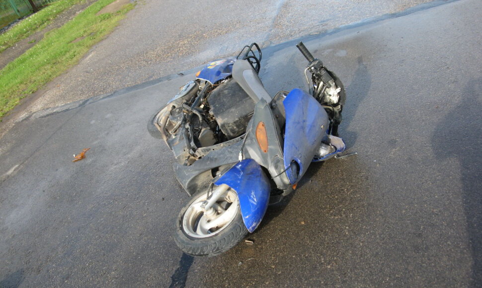 Mopedo ir motociklo avarija Ilgiaukos miestelyje