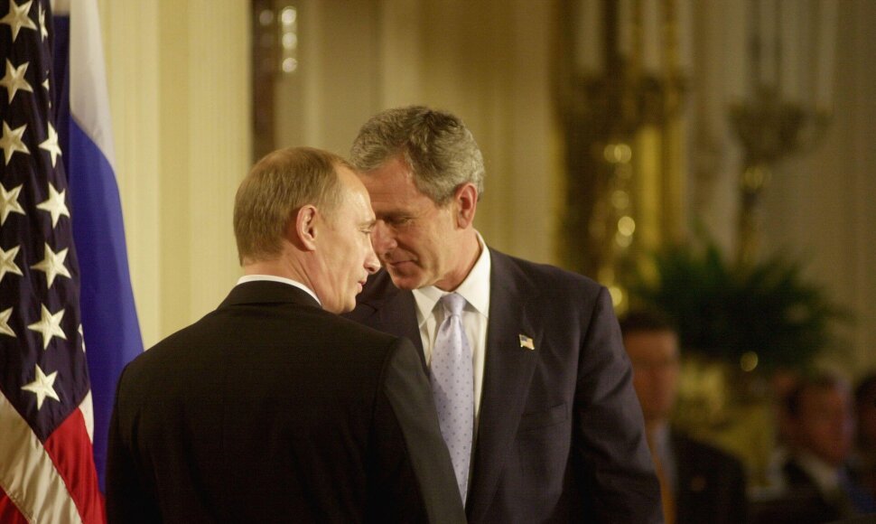 Vladimiras Putinas ir George'as W.Bushas 2001 metais