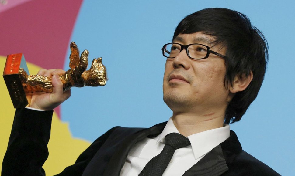 Kinų režisieriaus Diao Yinano filmas apie virtinę šiurpių žmogžudysčių tiriantį buvusį policininką „Juodos anglys, plonas ledas“ laimėjo pagrindinį 64-ojo Berlyno kino festivalio „Aukso lokio“ apdovanojimą.