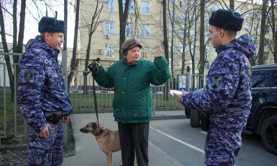 Rusijoje daugybė senolių nė negalvoja apie saviizoliaciją