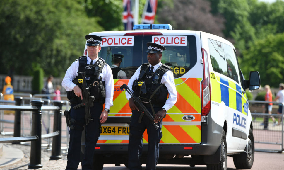 Policija prie Bakingamo rūmų Londone