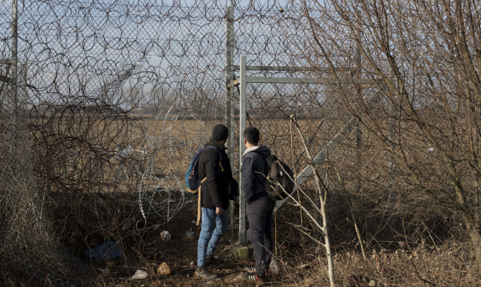 Migrantai Turkijoje prie sienos su Graikija