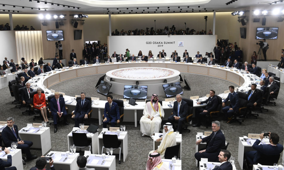 Akimirka iš G20 susitikimo: valstybių vadovai susėdo pietauti