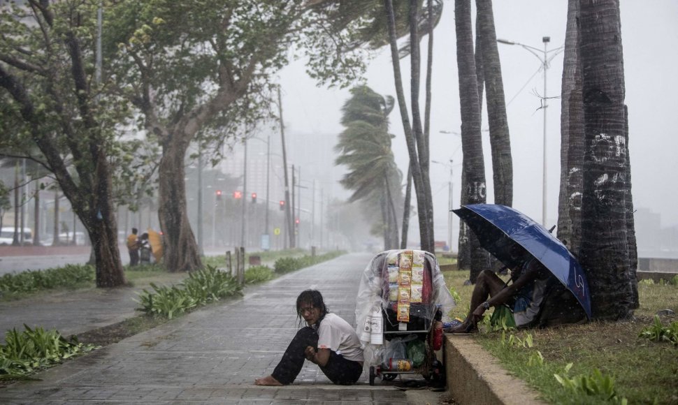 Filipinus siaubia taifūnas Yutu