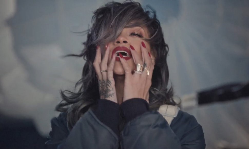 Rihanna vaizdo klipe „American Oxygen“