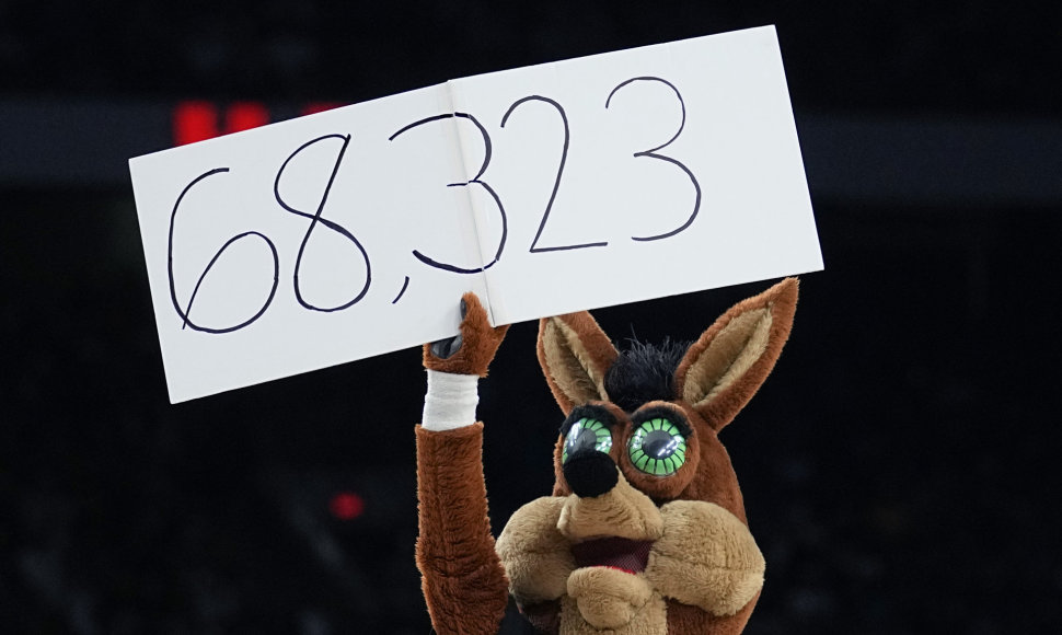 „Spurs“ ir „Warriors“ rungtynes „Alamodome“ stadione stebėjo daugiau nei 68 tūkst. žiūrovų