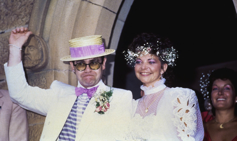 Eltono Johno ir Renate Blauel vestuvių akimirkos