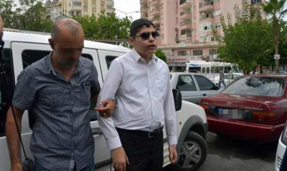 Turkijos žurnalistas Cüneytas Aratas nubaustas kalėti