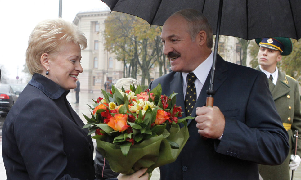 Aliaksandras Lukašenka pasitinka Dalią Grybauskaitę Minske