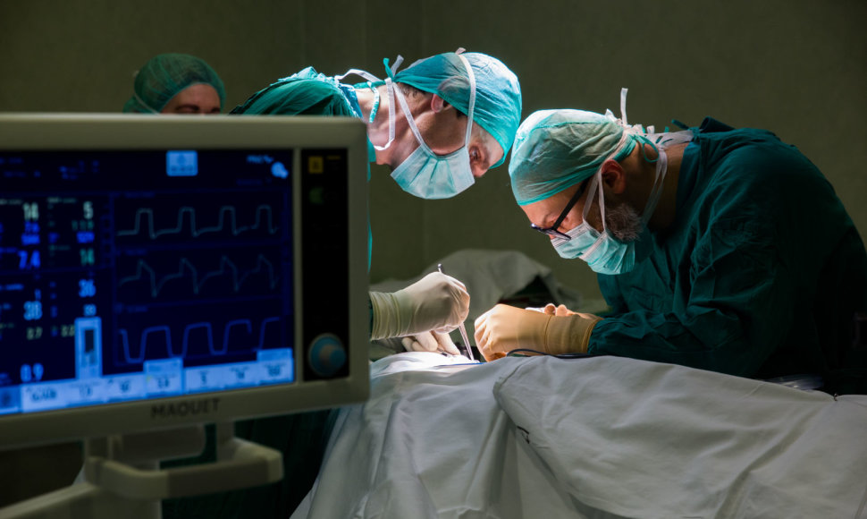 Kauno klinikose pradedamos pirmosios chirurginės operacijos implantuojant klajoklio nervo stimuliatorius
