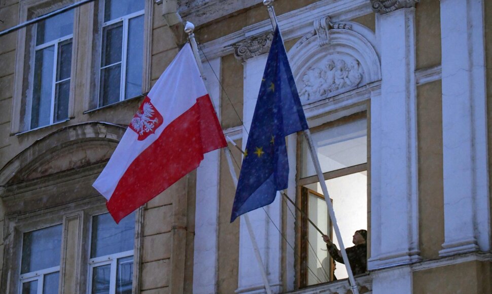 Lenkijos ir Europos Sąjungos vėliavos