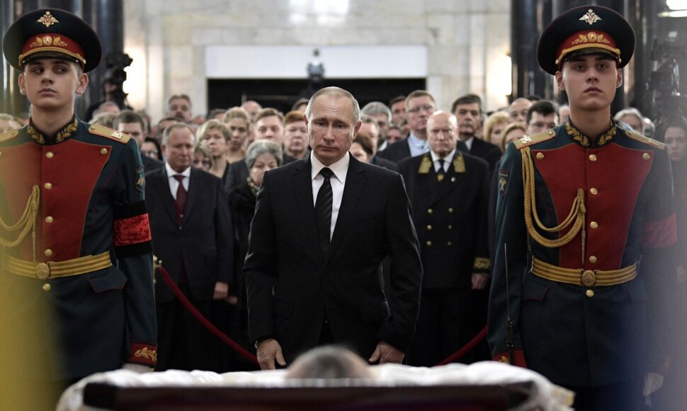 Vladimiras Putinas Andrejaus Karlovo laidotuvėse