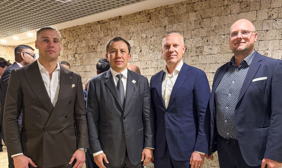 Lietuvos bokso federacijos vadovai su Genadijumi Golovkinu