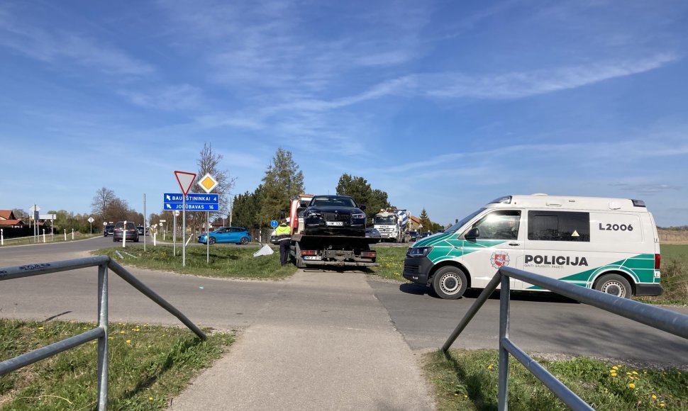 Klaipėdos rajone girtas BMW vairuotojas įvažiavo į griovį.