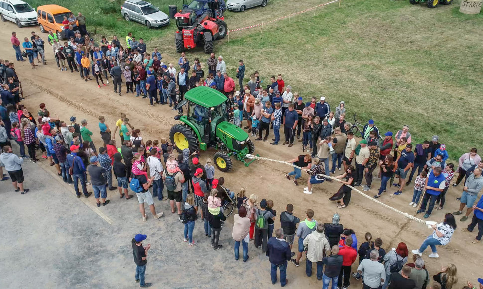 Kaišiadorių rajone vykstanti traktorių šventė