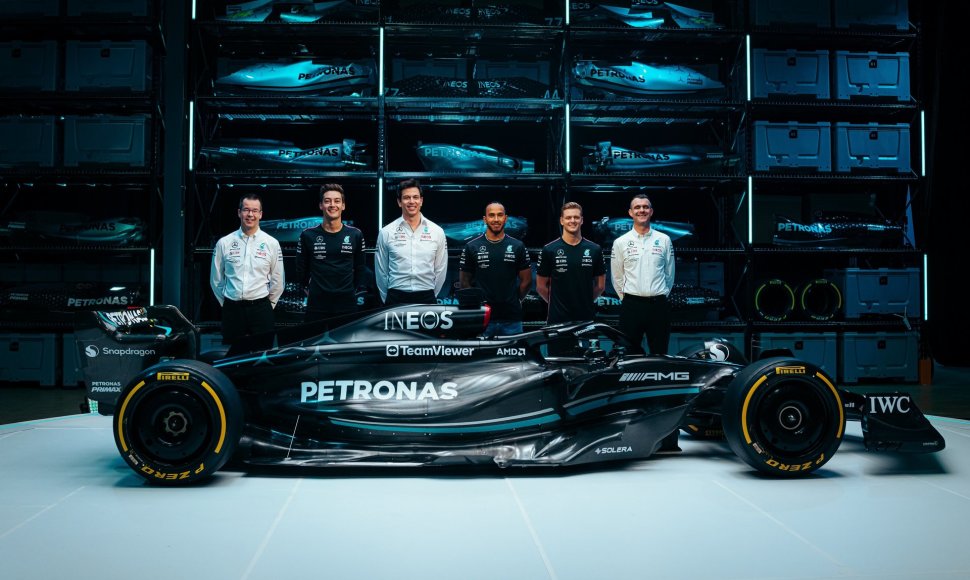 „Mercedes“ pristatė naująjį F1 bolidą