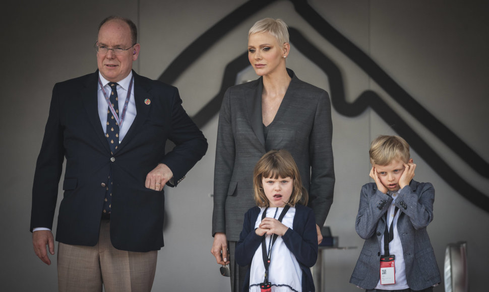 Princas Albertas ir princesė Charlene su vaikais