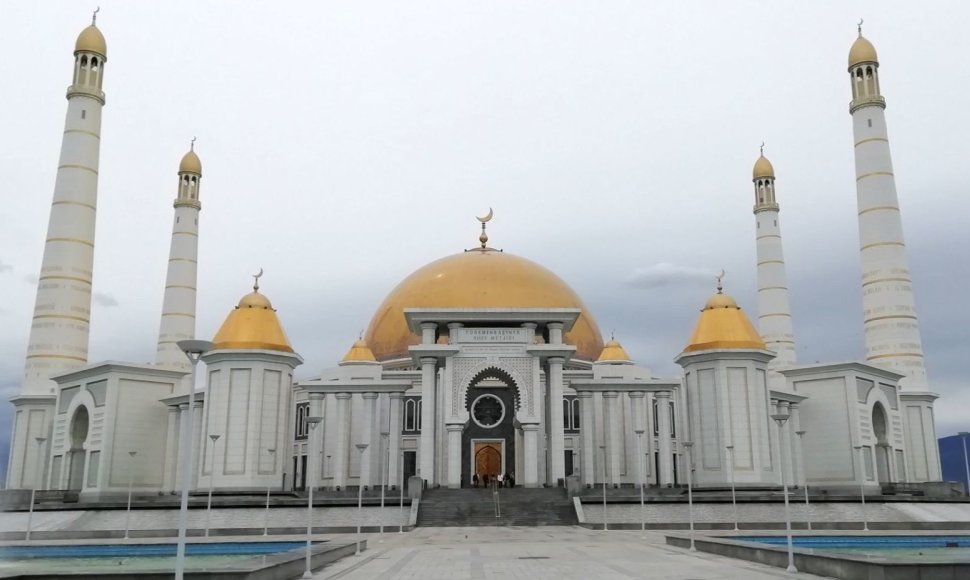 Didžiausia Turkmėnistano mečetė