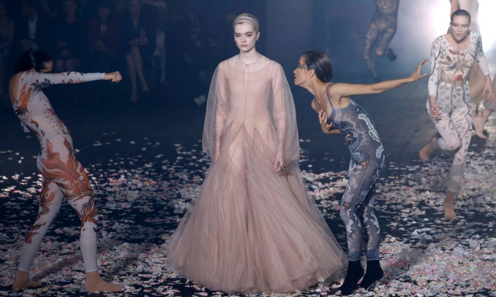 „Dior“ 2019 m. pavasario ir vasaros kolekcijos modelis