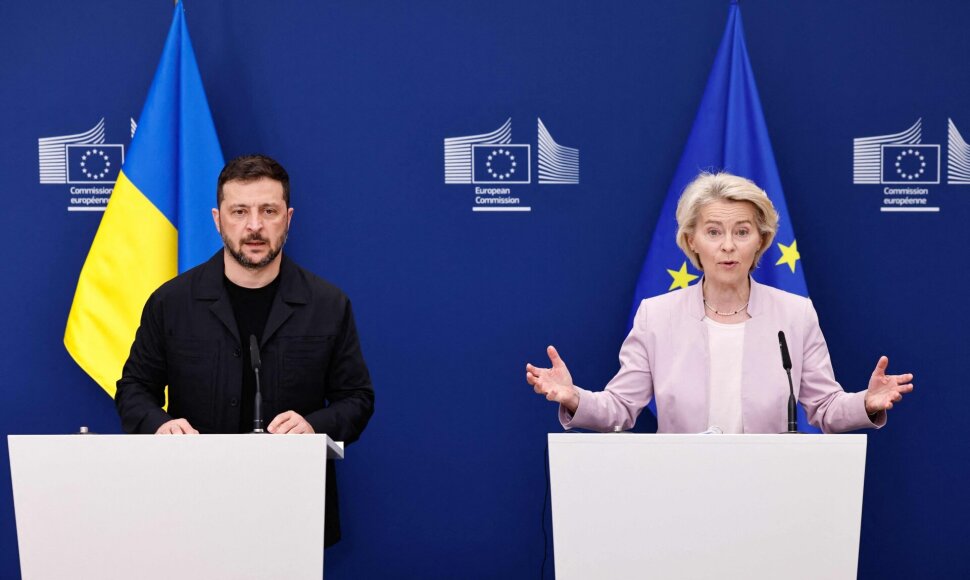 V. Zelenskis ir U. von der Leyen / SIMON WOHLFAHRT / AFP